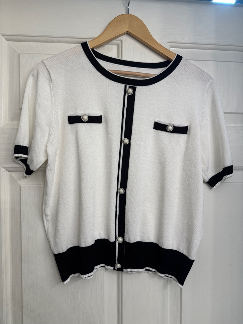 Classic Contrast Short-Sleeve Lightweight Sweater Top - White with Black Trim